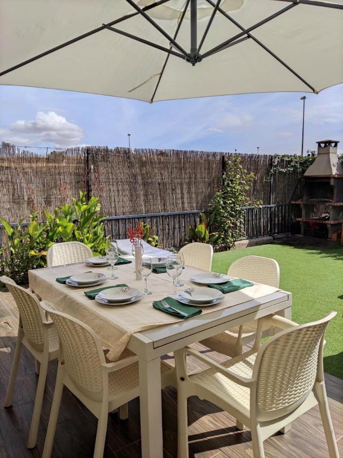 Jardines De Viana Guest House เบียนา ภายนอก รูปภาพ